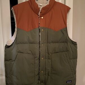 Patagonia Men's Olive Green and Burnt Orange Puffer Vest